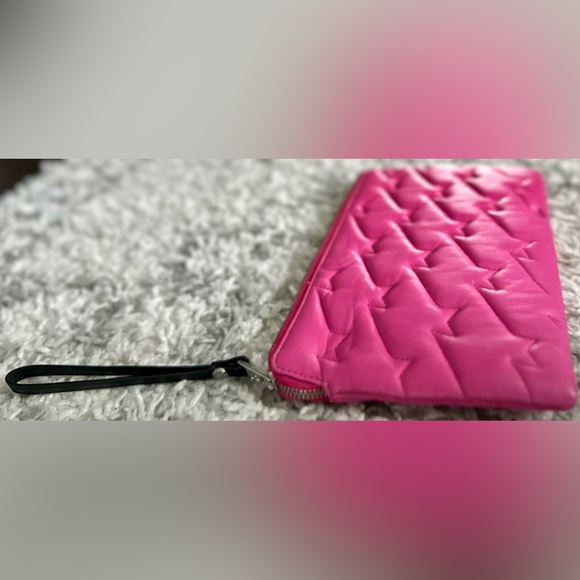 ‼️RARE‼️🎸Zadig & Voltaire🎸🔥NWOT🔥Uma Wing Quilted Leather Wristlet/Clutch in Pink - Picture 9 of 15